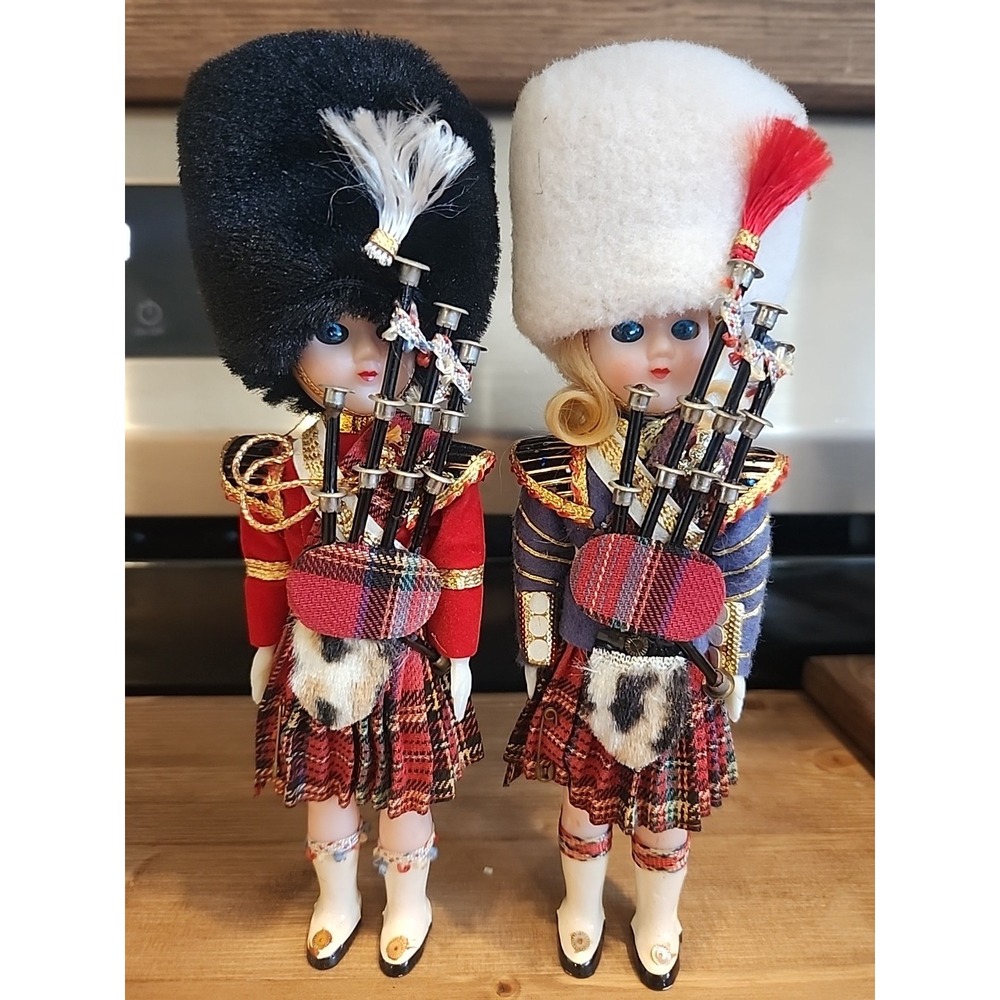 2 Vintage Scottish Palace Guards Blinking Eyes Dolls, 9" Ethnic Figurine Kilt‎